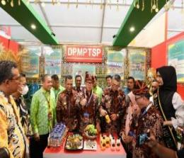 Stand DPM-PTSP Kota Pekanbaru meramaikan Rakernas Apeksi XV di Kota Padang (foto/int)
